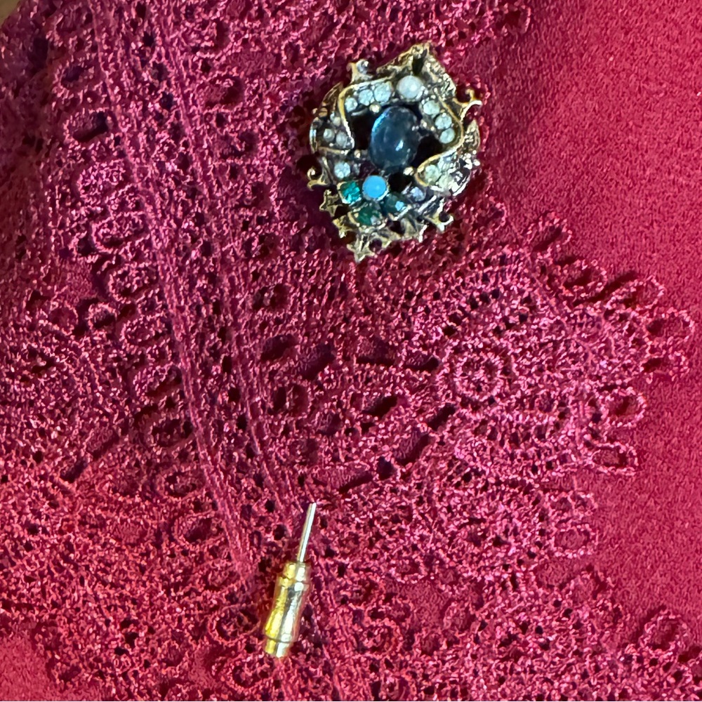 VTG Arthur Pepper Mode-ART ornate multi-gem like stick pin in antique gold tone